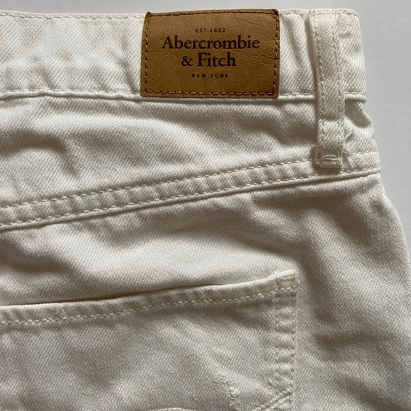 ABERCROMBIE AND FITCH WHITE CUTOFF JEAN SHORTS - Picture 3 of 4
